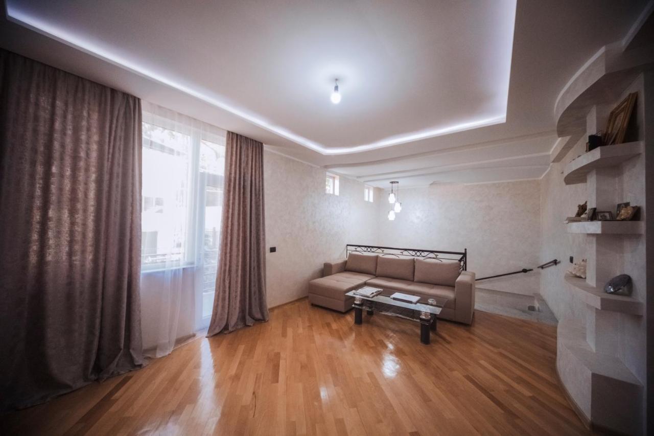 Makos Guest House Kutaisi Exterior foto