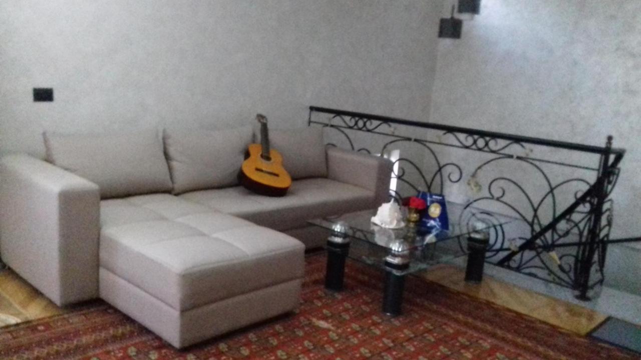 Makos Guest House Kutaisi Exterior foto